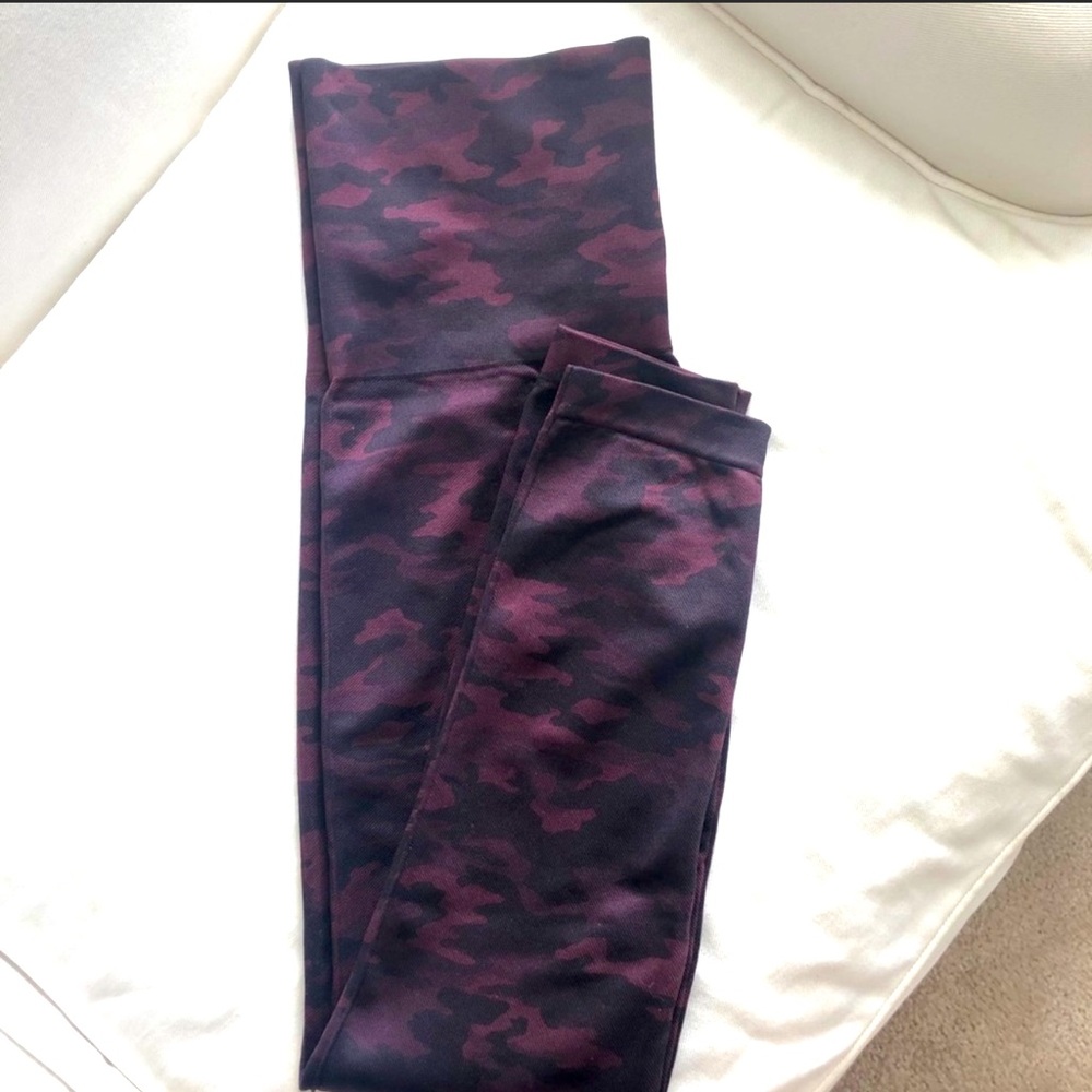 Spanx-Look at Me Now Camo leggings wine/black XL